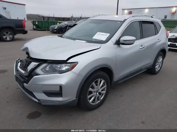 KNMAT2MT6JP572601 2018 NISSAN ROGUE - Image 2
