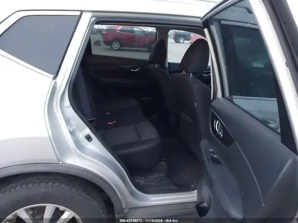 KNMAT2MT6JP572601 2018 NISSAN ROGUE - Image 8