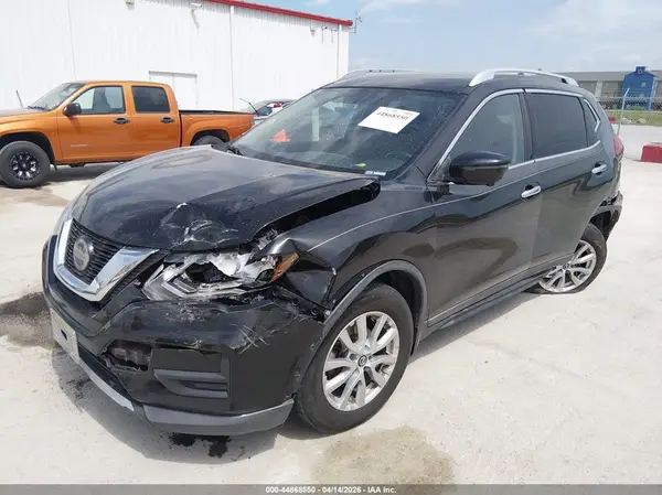 KNMAT2MT6JP576793 2018 NISSAN ROGUE - Image 2