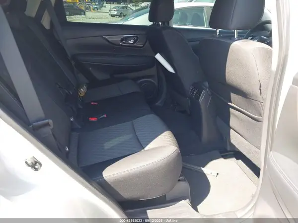 KNMAT2MT6JP579399 2018 NISSAN ROGUE - Image 8