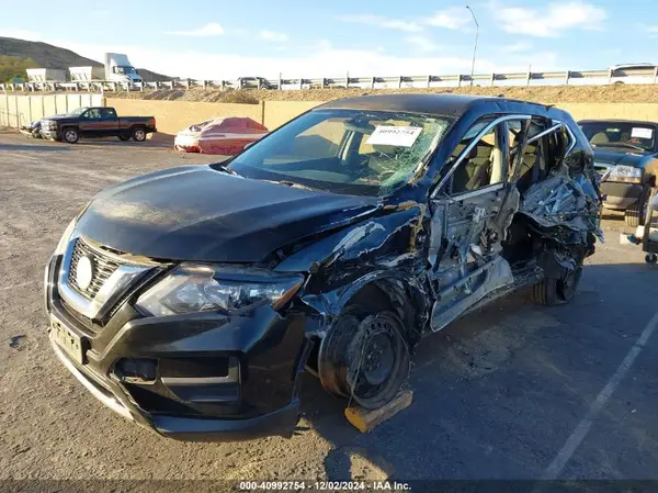 KNMAT2MT6JP582884 2018 NISSAN ROGUE - Image 2