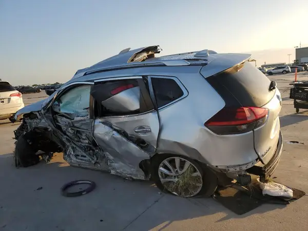 KNMAT2MT6JP586109 2018 NISSAN ROGUE - Image 2