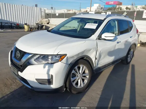 KNMAT2MT6JP591245 2018 NISSAN ROGUE - Image 2