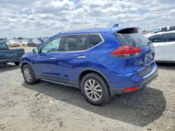 KNMAT2MT6JP600185 2018 NISSAN ROGUE - Image 2