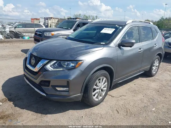KNMAT2MT6JP600266 2018 NISSAN ROGUE - Image 2