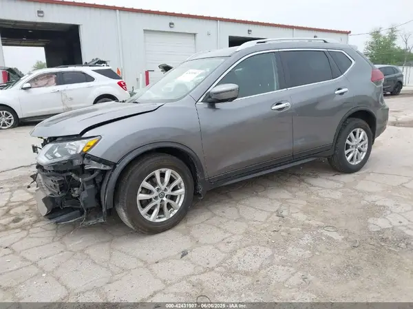 KNMAT2MT6JP604916 2018 NISSAN ROGUE - Image 2