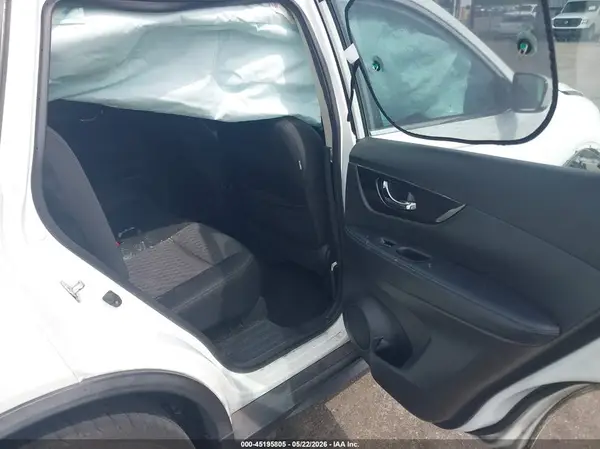 KNMAT2MT6JP608979 2018 NISSAN ROGUE - Image 8