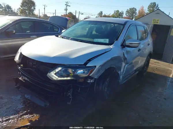 KNMAT2MT6JP614894 2018 NISSAN ROGUE - Image 2