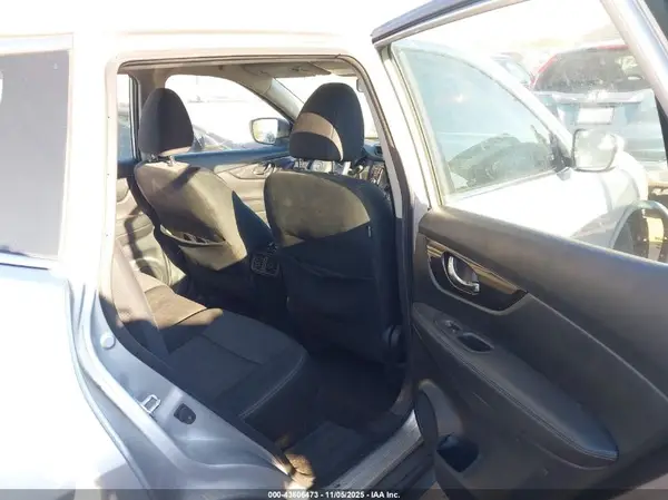 KNMAT2MT6JP614894 2018 NISSAN ROGUE - Image 8