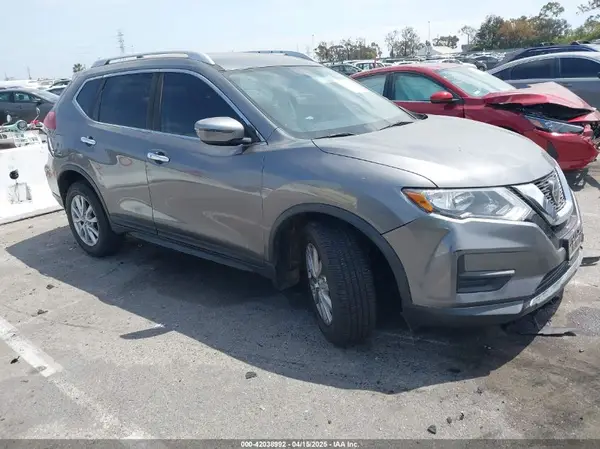 KNMAT2MT6JP615219 2018 NISSAN ROGUE - Image 1