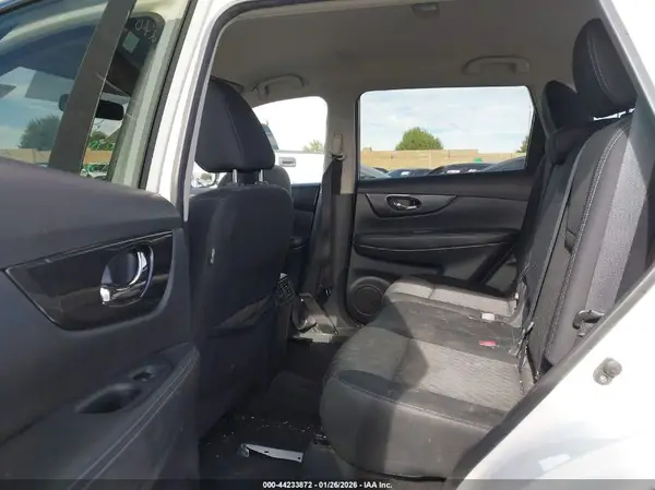 KNMAT2MT6JP619142 2018 NISSAN ROGUE - Image 8