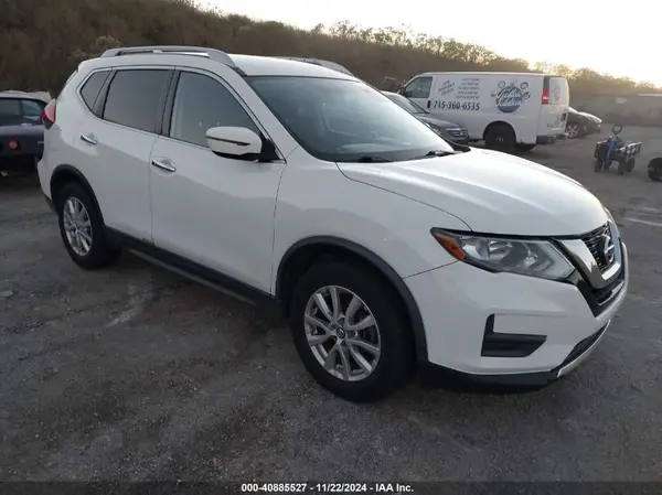 KNMAT2MT7HP501806 2017 NISSAN ROGUE - Image 1