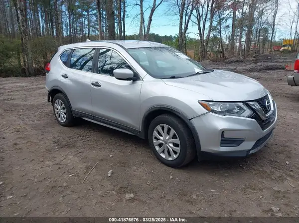 KNMAT2MT7HP504401 2017 NISSAN ROGUE - Image 1
