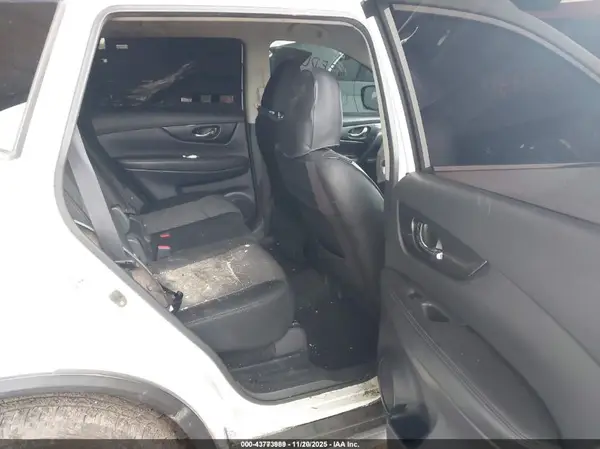 KNMAT2MT7HP512336 2017 NISSAN ROGUE - Image 8