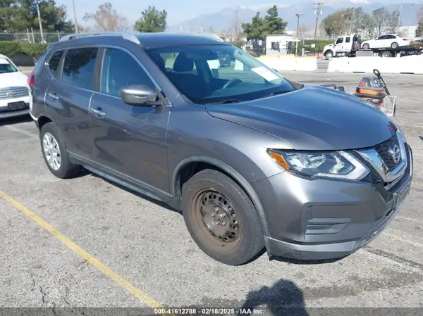 KNMAT2MT7HP513938 2017 NISSAN ROGUE - Image 1
