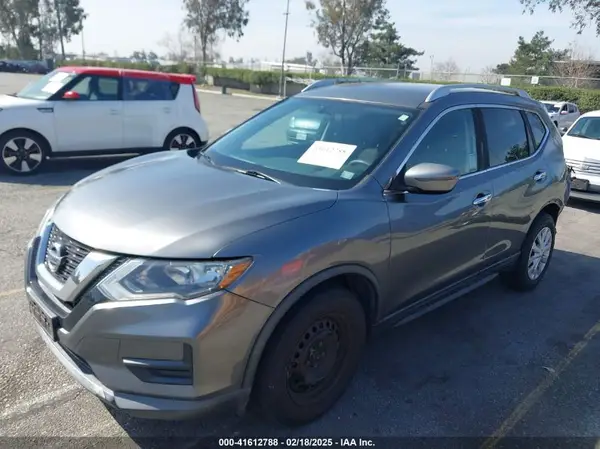 KNMAT2MT7HP513938 2017 NISSAN ROGUE - Image 2