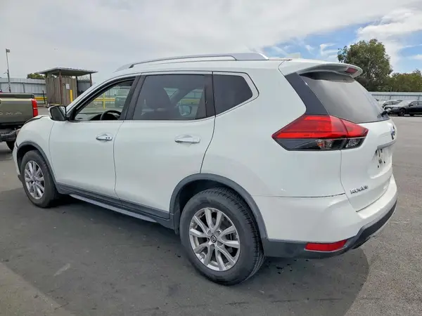 KNMAT2MT7HP515849 2017 NISSAN ROGUE - Image 2