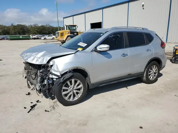 KNMAT2MT7HP518850 2017 NISSAN ROGUE - Image 1