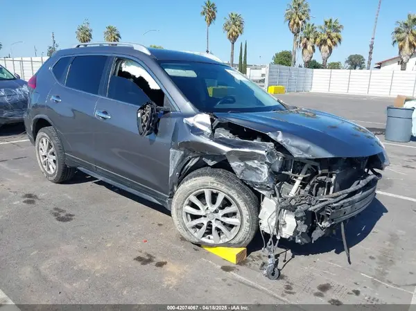 KNMAT2MT7HP522011 2017 NISSAN ROGUE - Image 1