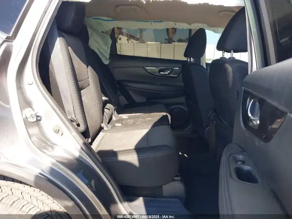 KNMAT2MT7HP522011 2017 NISSAN ROGUE - Image 8