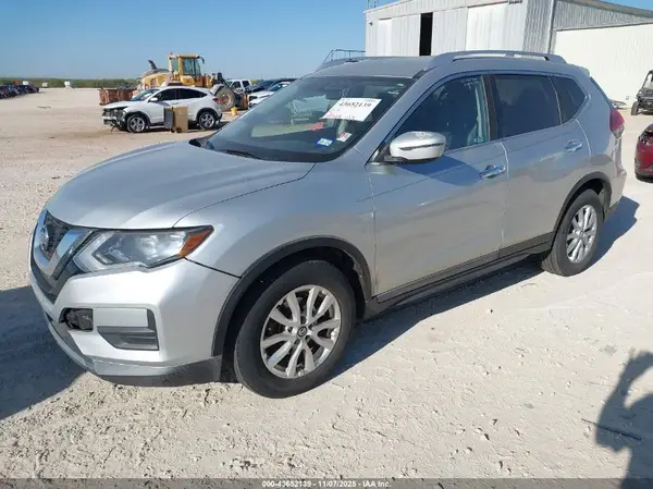 KNMAT2MT7HP528018 2017 NISSAN ROGUE - Image 2