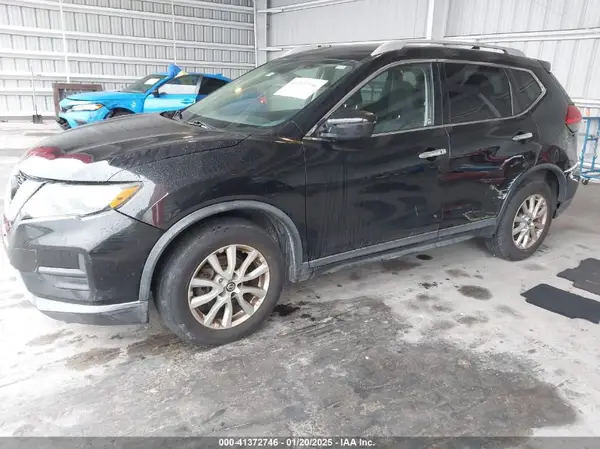 KNMAT2MT7HP534577 2017 NISSAN ROGUE - Image 2