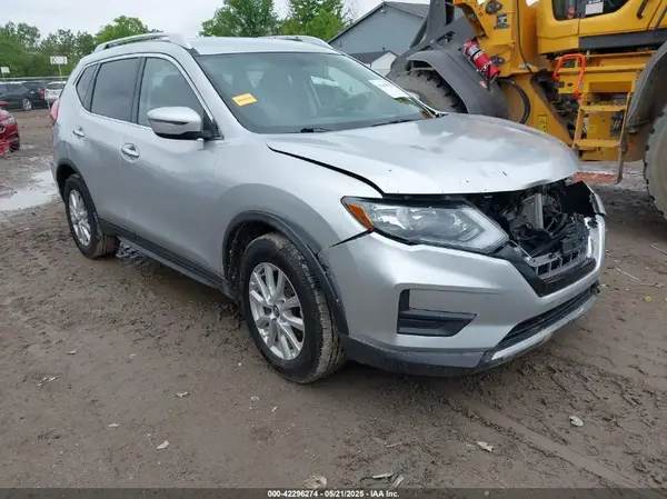 KNMAT2MT7HP538550 2017 NISSAN ROGUE - Image 1