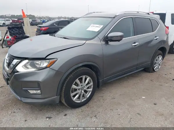 KNMAT2MT7HP550987 2017 NISSAN ROGUE - Image 2