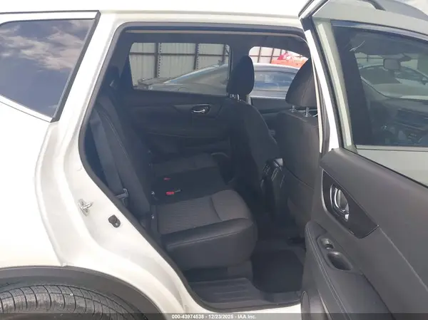 KNMAT2MT7HP551525 2017 NISSAN ROGUE - Image 8