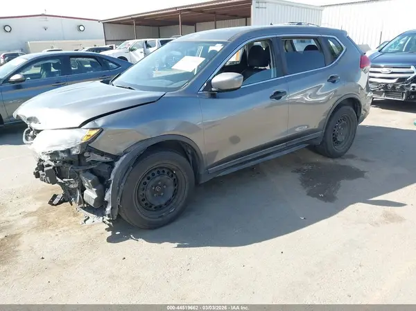 KNMAT2MT7HP553839 2017 NISSAN ROGUE - Image 2