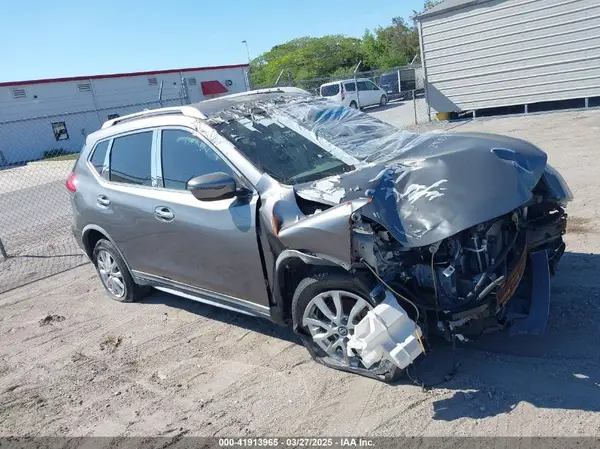 KNMAT2MT7HP559334 2017 NISSAN ROGUE - Image 1