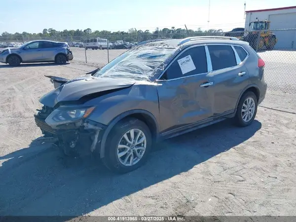 KNMAT2MT7HP559334 2017 NISSAN ROGUE - Image 2