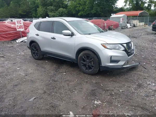 KNMAT2MT7HP566140 2017 NISSAN ROGUE - Image 1