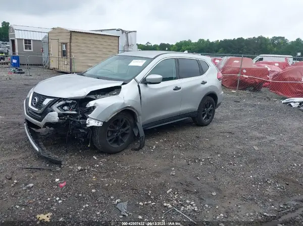 KNMAT2MT7HP566140 2017 NISSAN ROGUE - Image 2