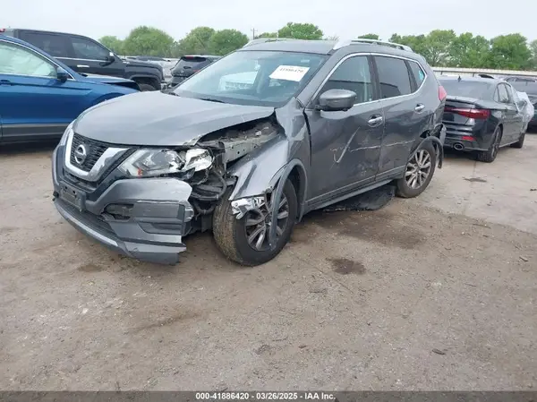 KNMAT2MT7HP568339 2017 NISSAN ROGUE - Image 2