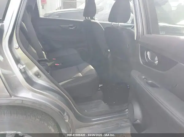 KNMAT2MT7HP568339 2017 NISSAN ROGUE - Image 8