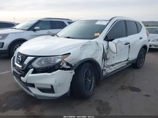KNMAT2MT7HP568518 2017 NISSAN ROGUE - Image 2