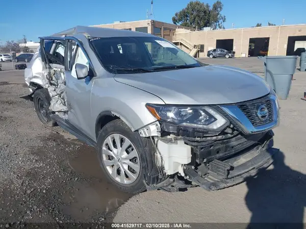 KNMAT2MT7HP568955 2017 NISSAN ROGUE - Image 1