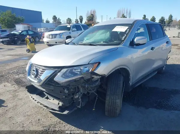 KNMAT2MT7HP568955 2017 NISSAN ROGUE - Image 2