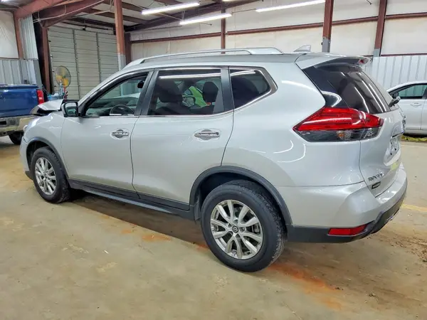 KNMAT2MT7HP570754 2017 NISSAN ROGUE - Image 2