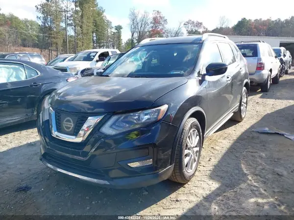 KNMAT2MT7HP572083 2017 NISSAN ROGUE - Image 2