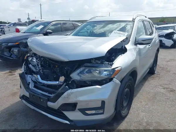 KNMAT2MT7HP573394 2017 NISSAN ROGUE - Image 2
