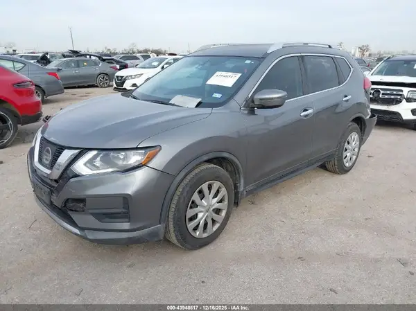 KNMAT2MT7HP580345 2017 NISSAN ROGUE - Image 2