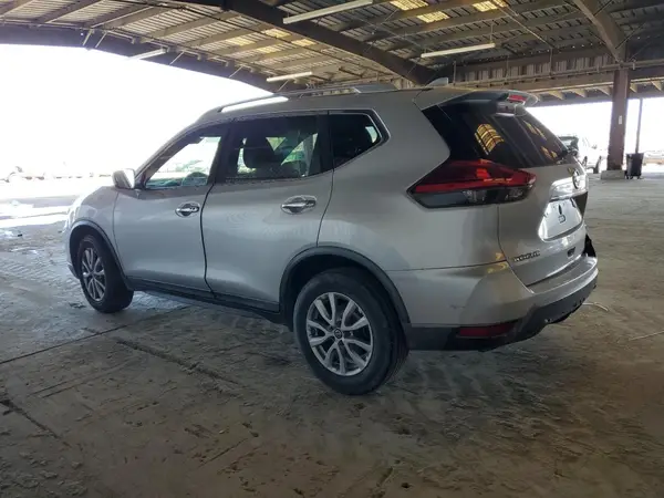 KNMAT2MT7HP586792 2017 NISSAN ROGUE - Image 2