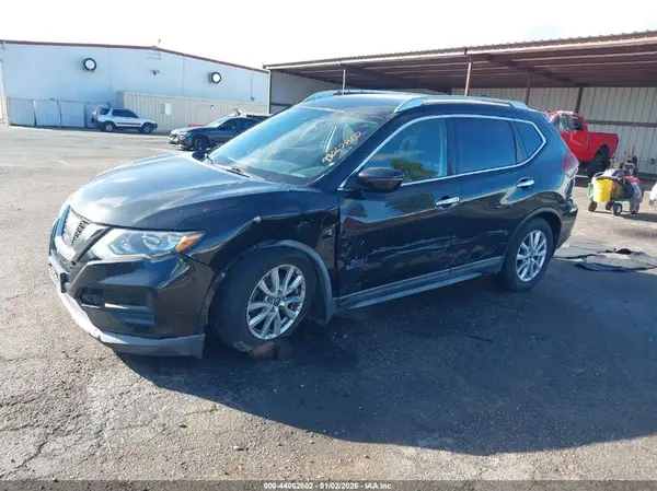 KNMAT2MT7HP590289 2017 NISSAN ROGUE - Image 2