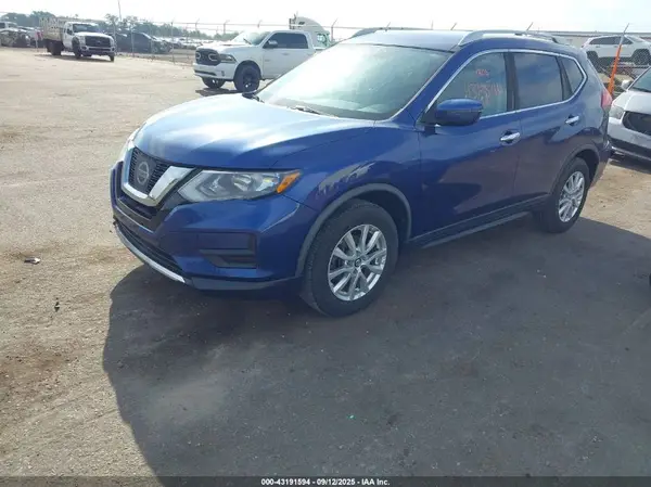 KNMAT2MT7HP591572 2017 NISSAN ROGUE - Image 2