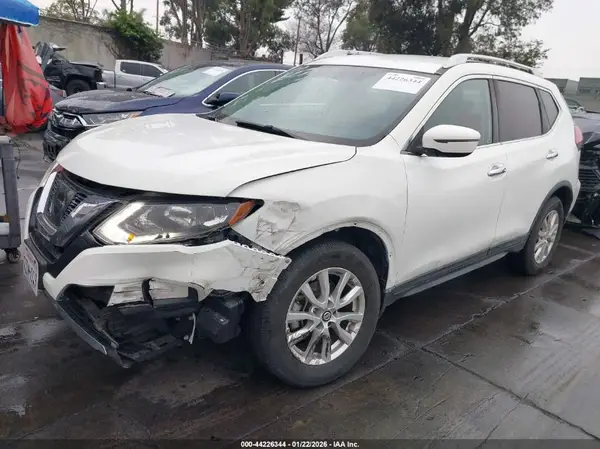 KNMAT2MT7HP591684 2017 NISSAN ROGUE - Image 2