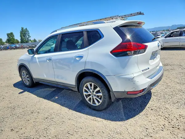 KNMAT2MT7HP591863 2017 NISSAN ROGUE - Image 2
