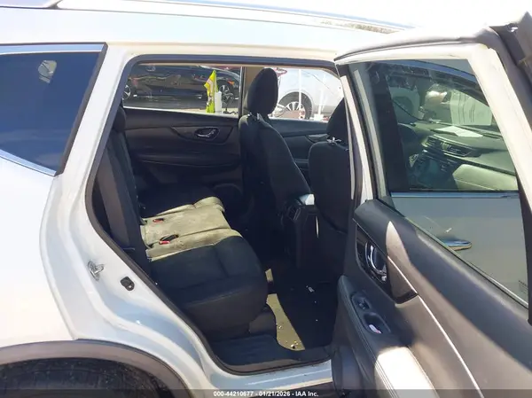 KNMAT2MT7HP598246 2017 NISSAN ROGUE - Image 8
