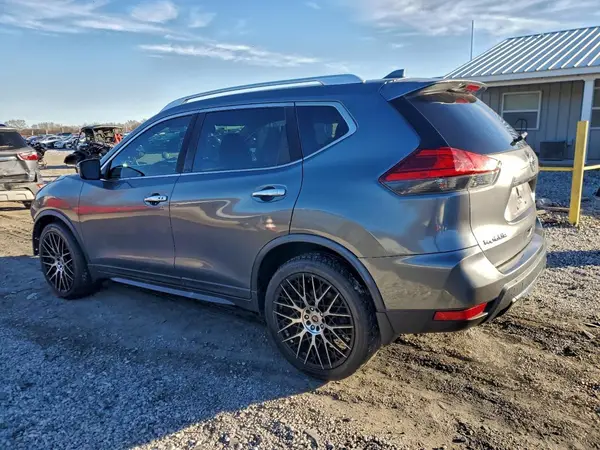 KNMAT2MT7HP606555 2017 NISSAN ROGUE - Image 2